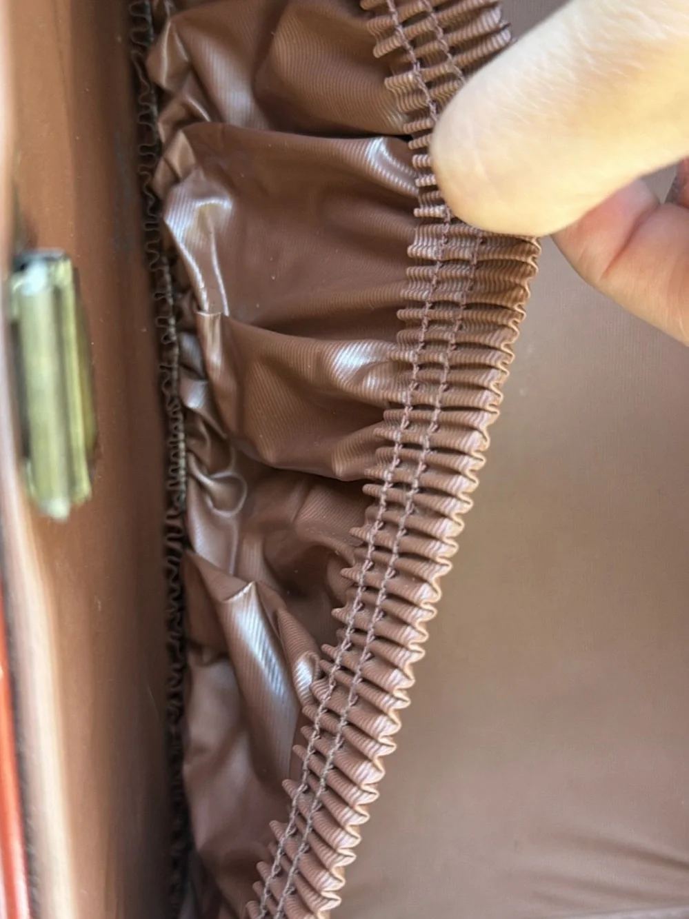 Samsonite Vintage Leather Cosmetic Case in Deep Brown with Tan Accents